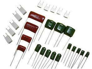 Este post tem o objetivo de dar uma ajuda aos principiantes e hobistas a reconhecer um capacitor na hora da montagem, manutenção ou para simples conhecimento de eletrônica. uF nF...